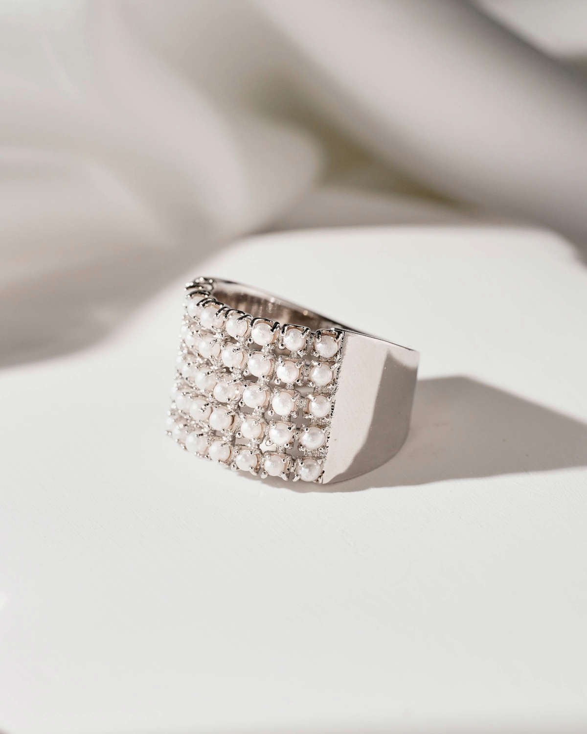Perilla pearl ring