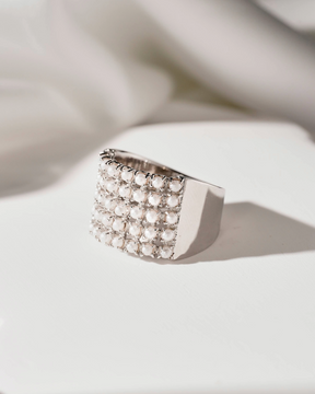 Perilla pearl ring