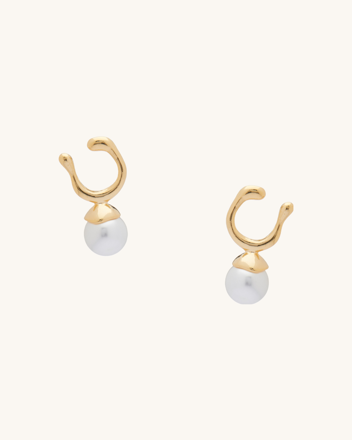 Behati Pearl Earrings